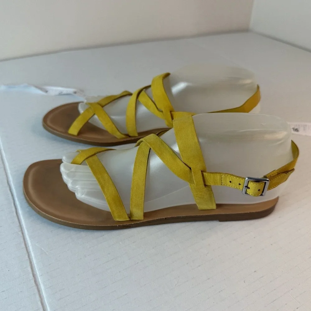 Gianni Bini Women's Flat Yellow Leather Strapy Sandals 8.5M Beach Vacation‎